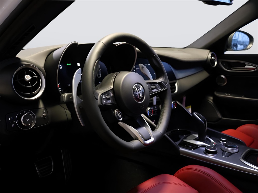 2025 Alfa Romeo Giulia Base photo 18