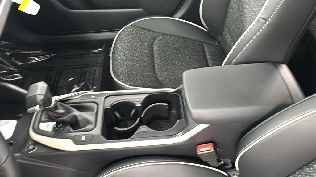 2025 Kia K4 GT-Line photo 28