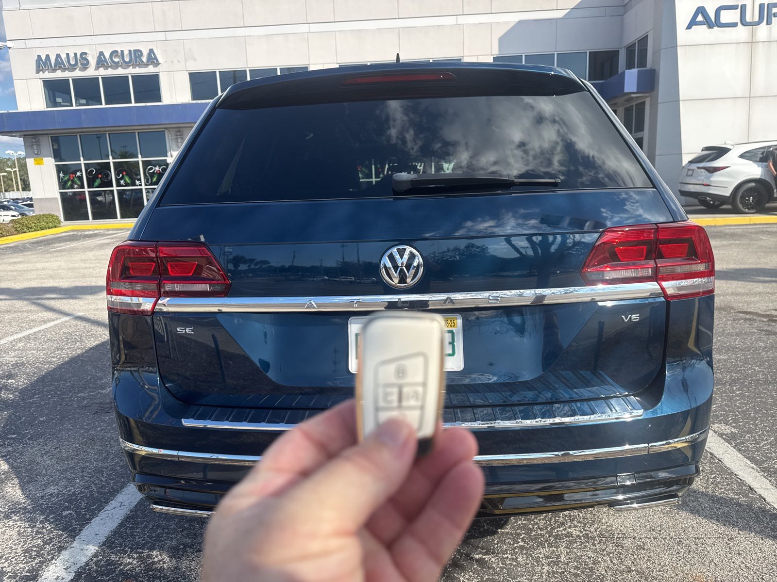 2019 Volkswagen Atlas V6 SE photo 3