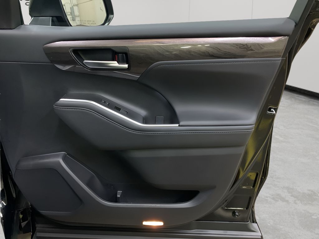 2025 Toyota Highlander XLE XSE Platinum Limited photo 16