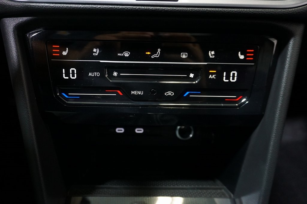 2025 Volkswagen Taos SEL photo 14