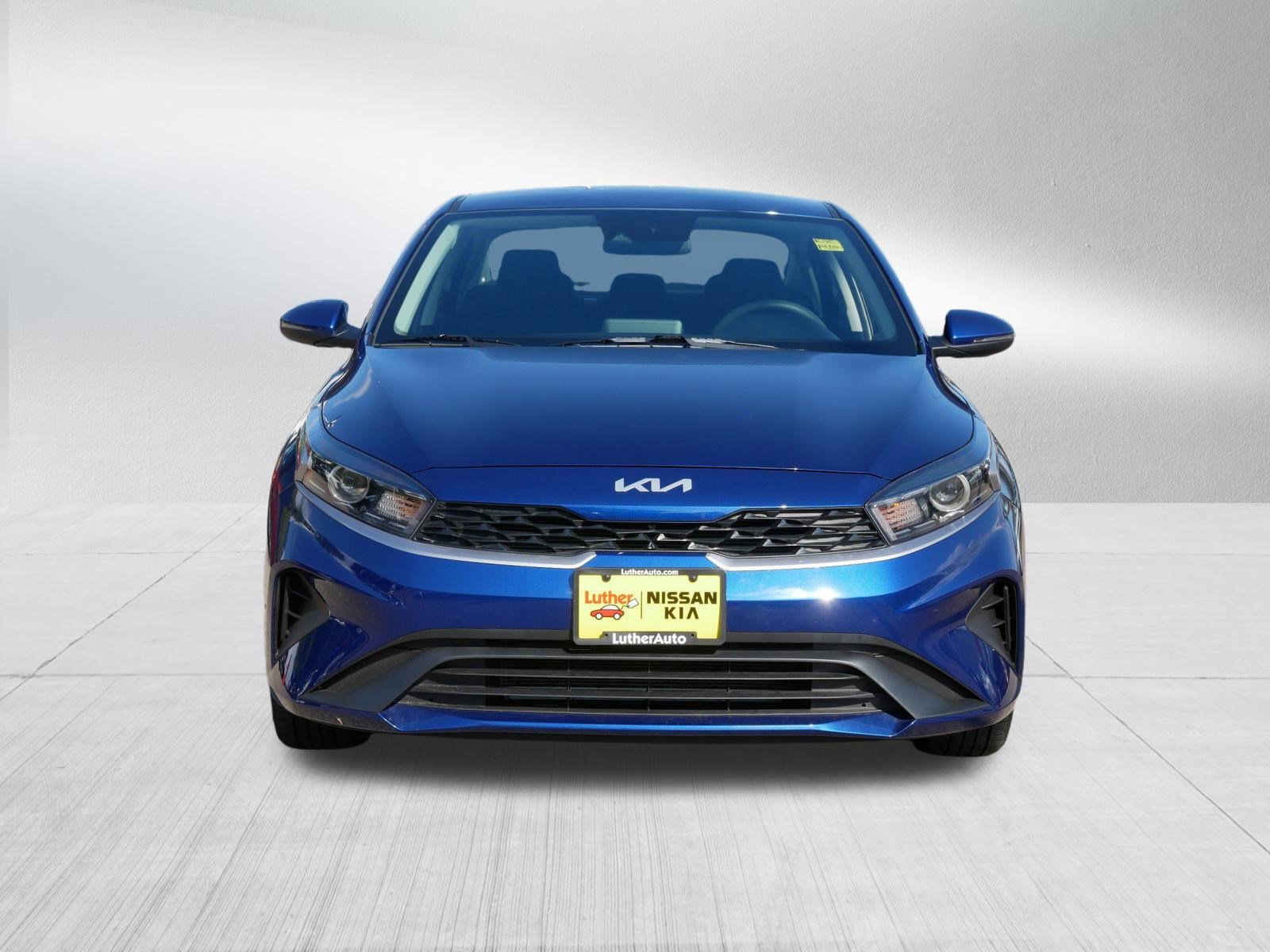 2023 Kia Forte LXS photo 2