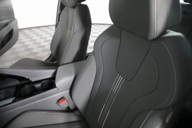 2025 Hyundai Elantra SEL Convenience photo 13