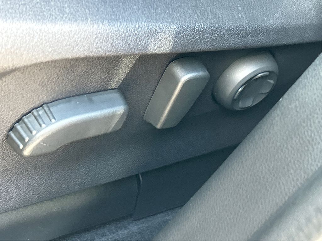 2025 Subaru Ascent Touring photo 34