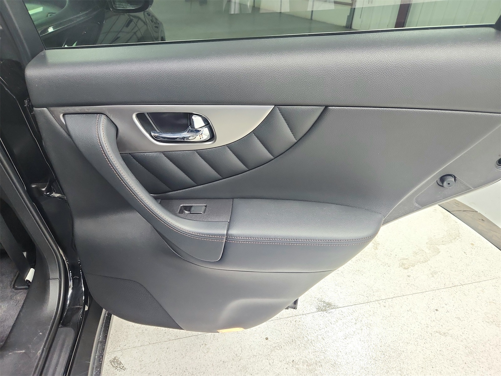 2017 Infiniti QX70 Base photo 36