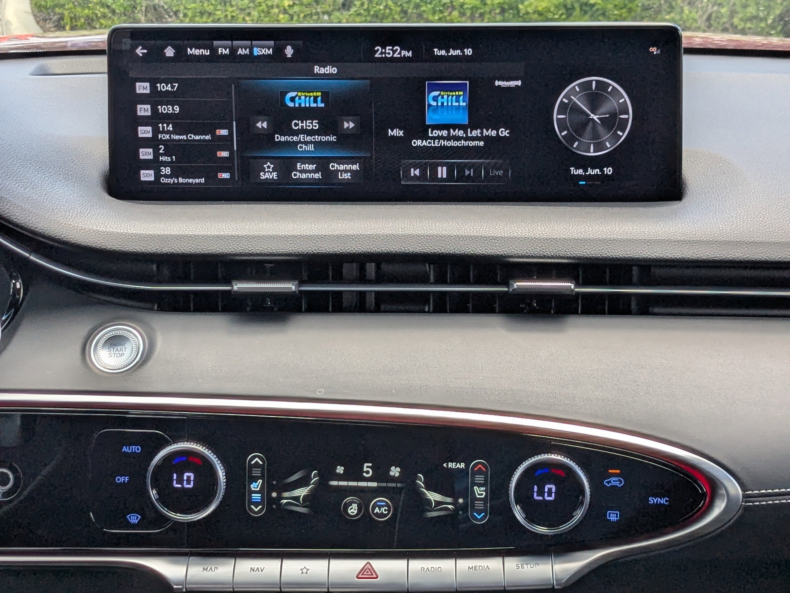 2024 Genesis GV70 3.5T Sport photo 14