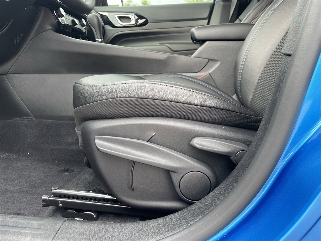 2025 Jeep Compass Latitude photo 12
