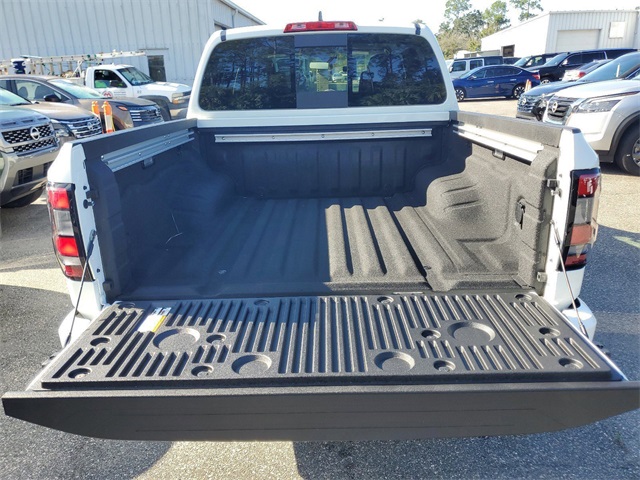 2025 Nissan Frontier Crew Cab SV photo 4
