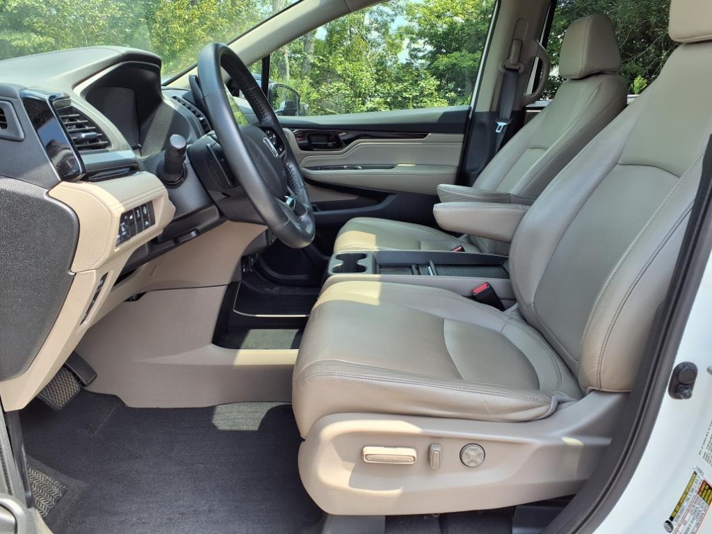 2021 Honda Odyssey Touring photo 3