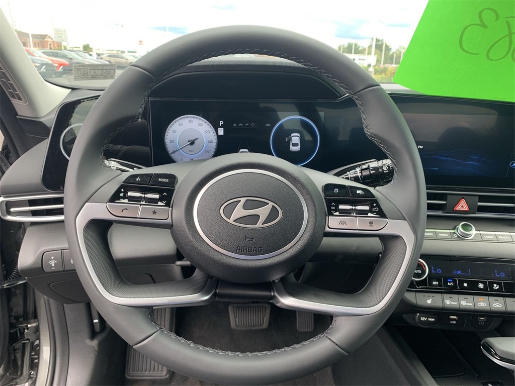 2025 Hyundai Elantra SEL Convenience photo 15