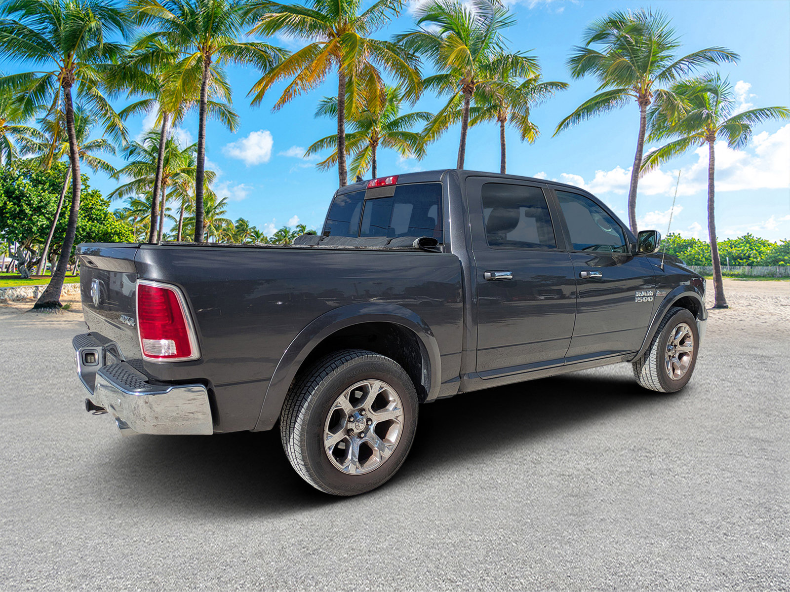 2016 Ram 1500 Laramie photo 2