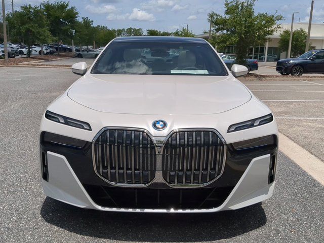 2025 Bmw 750e photo 9