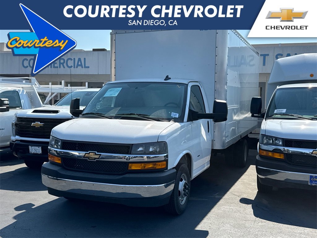 2025 Chevrolet Express Cutaway Base's photo