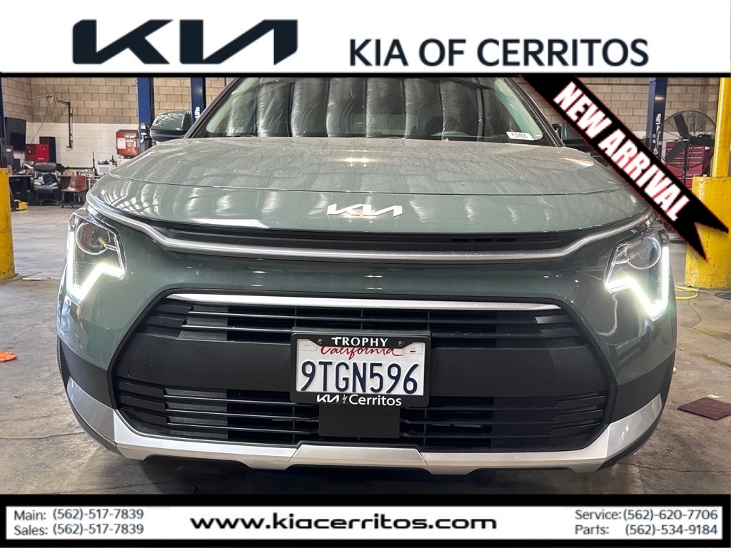 2025 Kia Niro EX photo 2