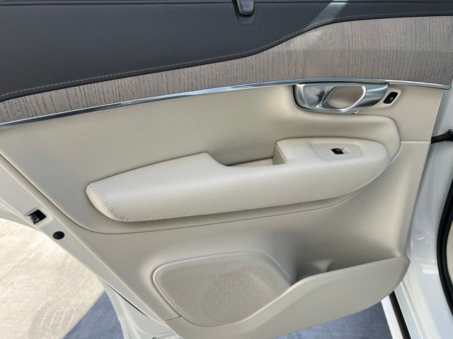 2025 Volvo XC90 photo 24