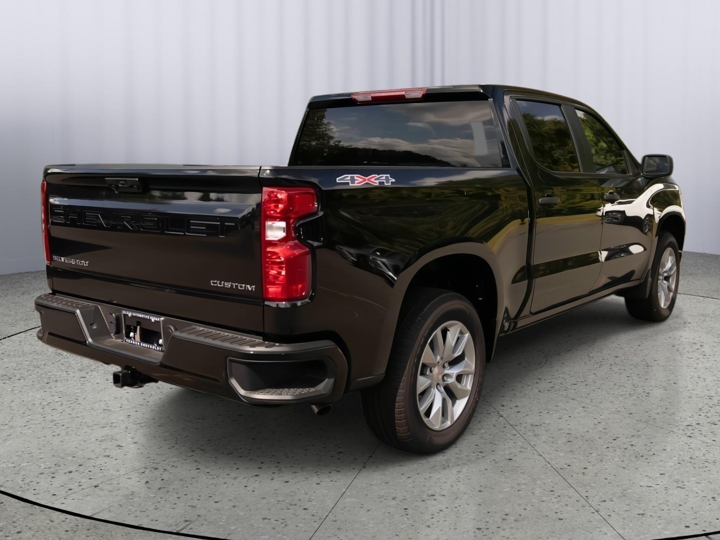 2025 Chevrolet Silverado 1500 Custom photo 5