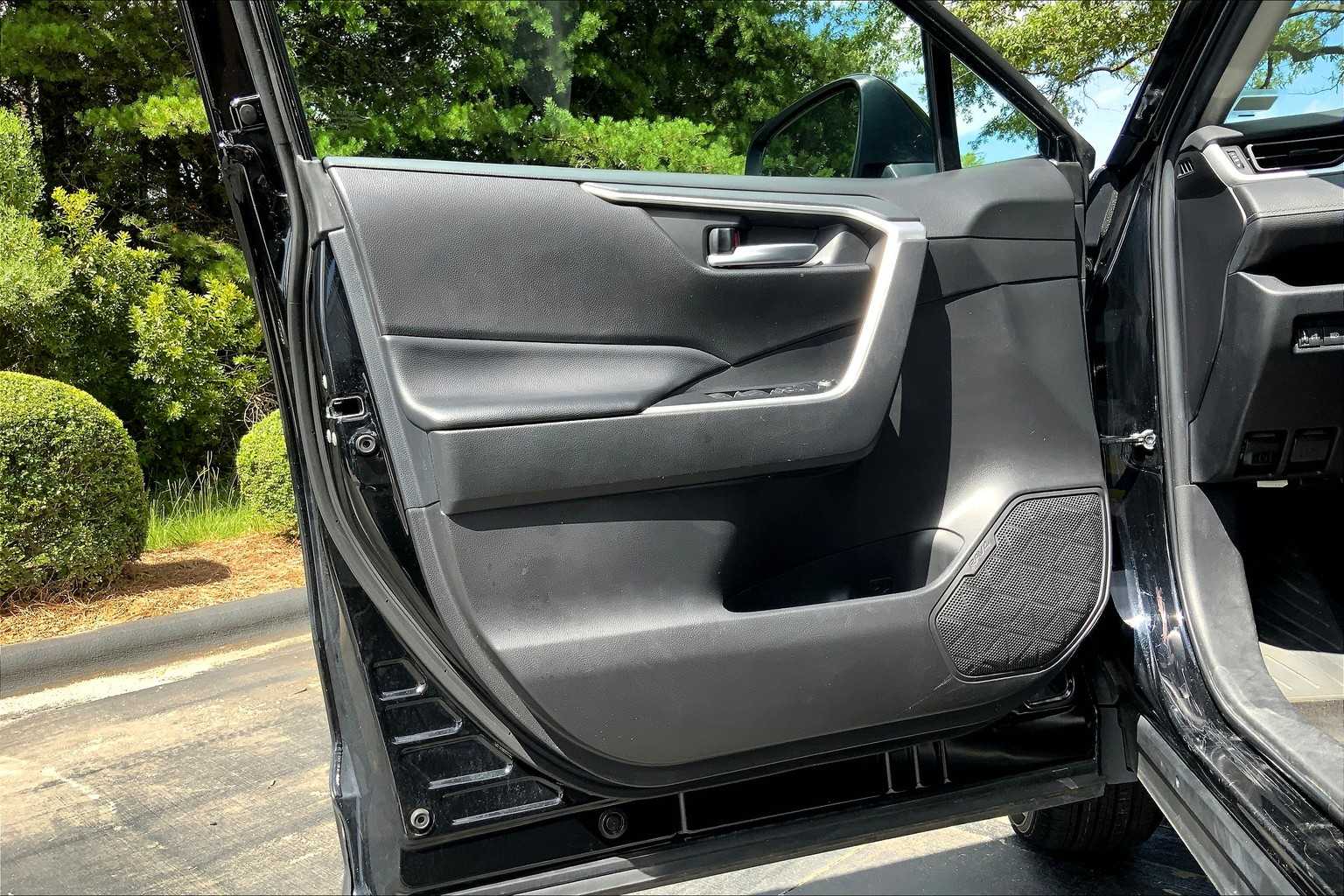 2023 Toyota RAV4 XLE photo 20
