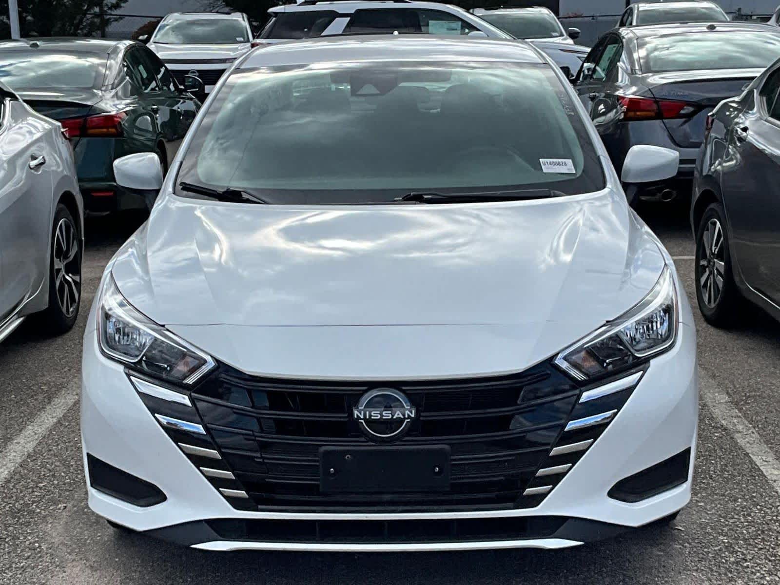 2023 Nissan Versa SV photo 2