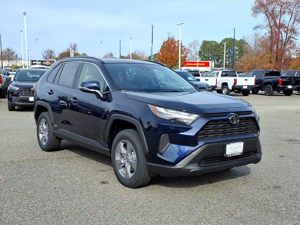 2025 Toyota RAV4 XLE's photo