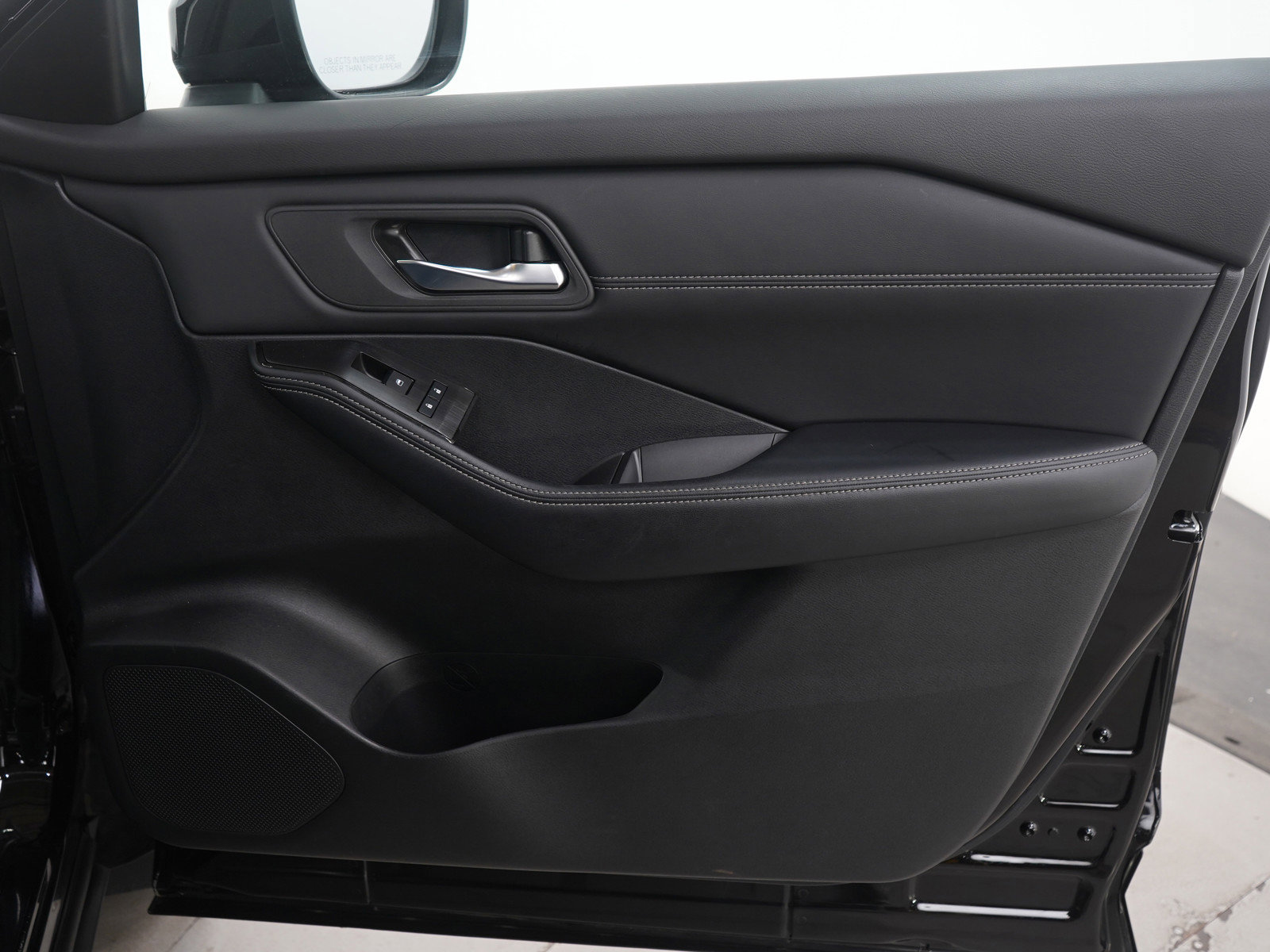 2024 Nissan Rogue SV photo 4