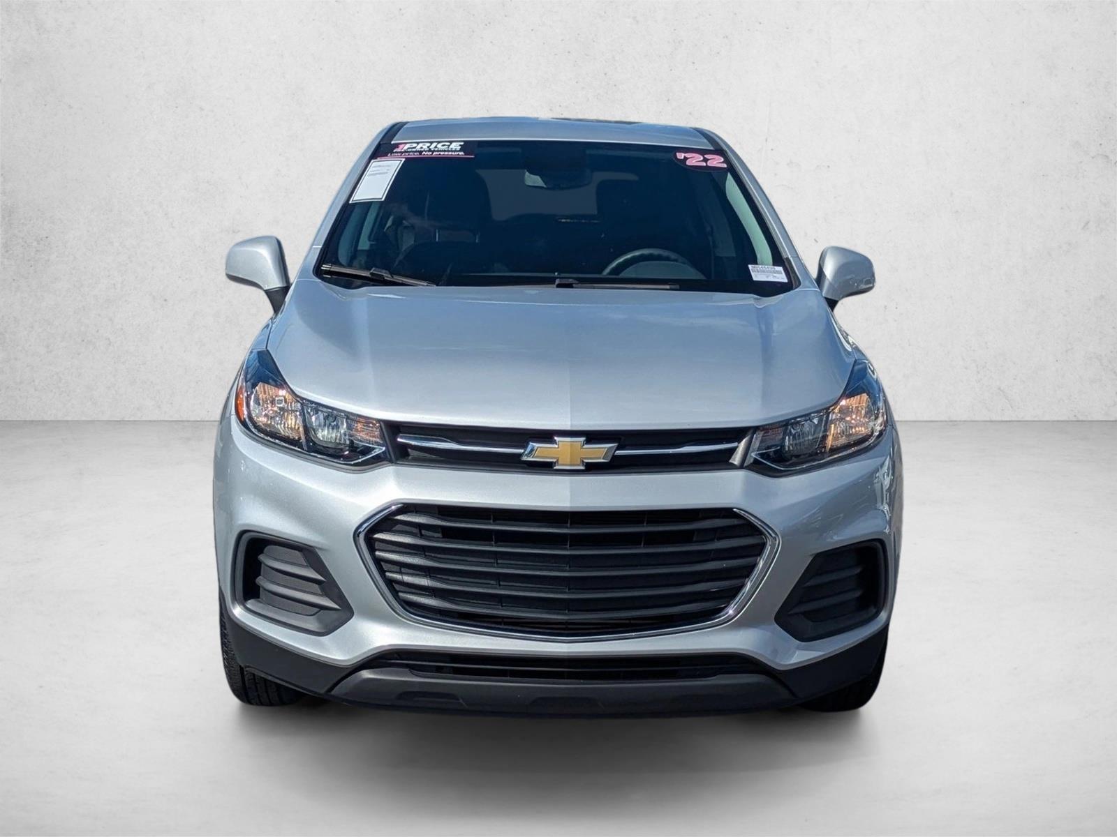 2022 Chevrolet Trax LS photo 2