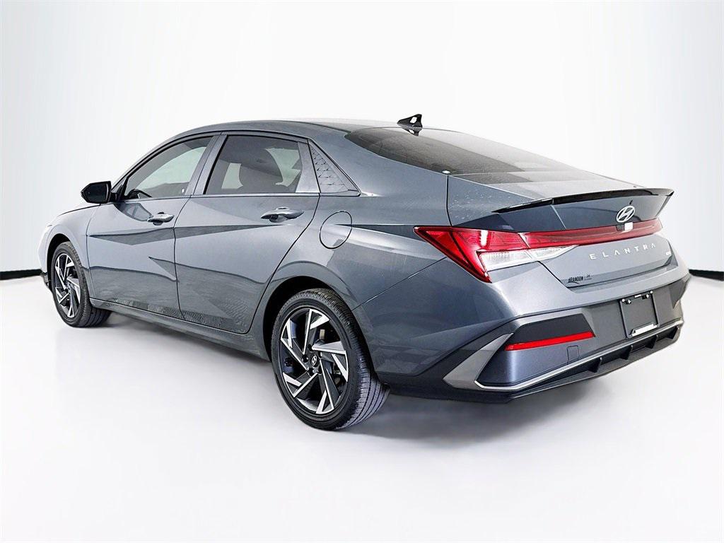 2025 Hyundai Elantra Hybrid SEL Sport photo 3