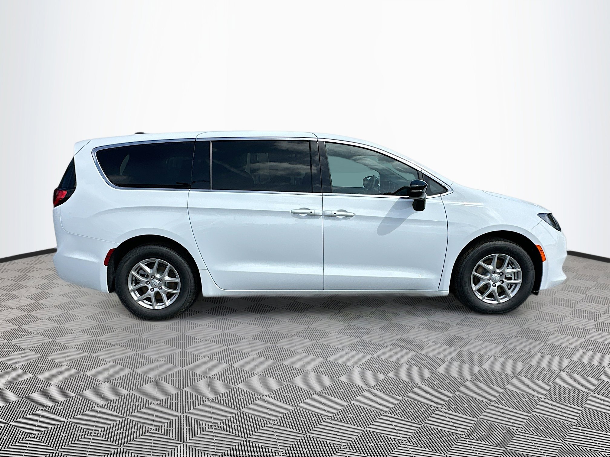 2026 Chrysler Voyager LX photo 3
