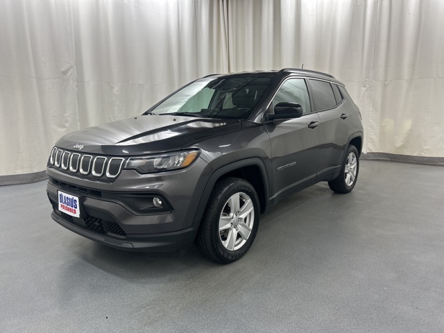 2022 Jeep Compass Latitude photo 2