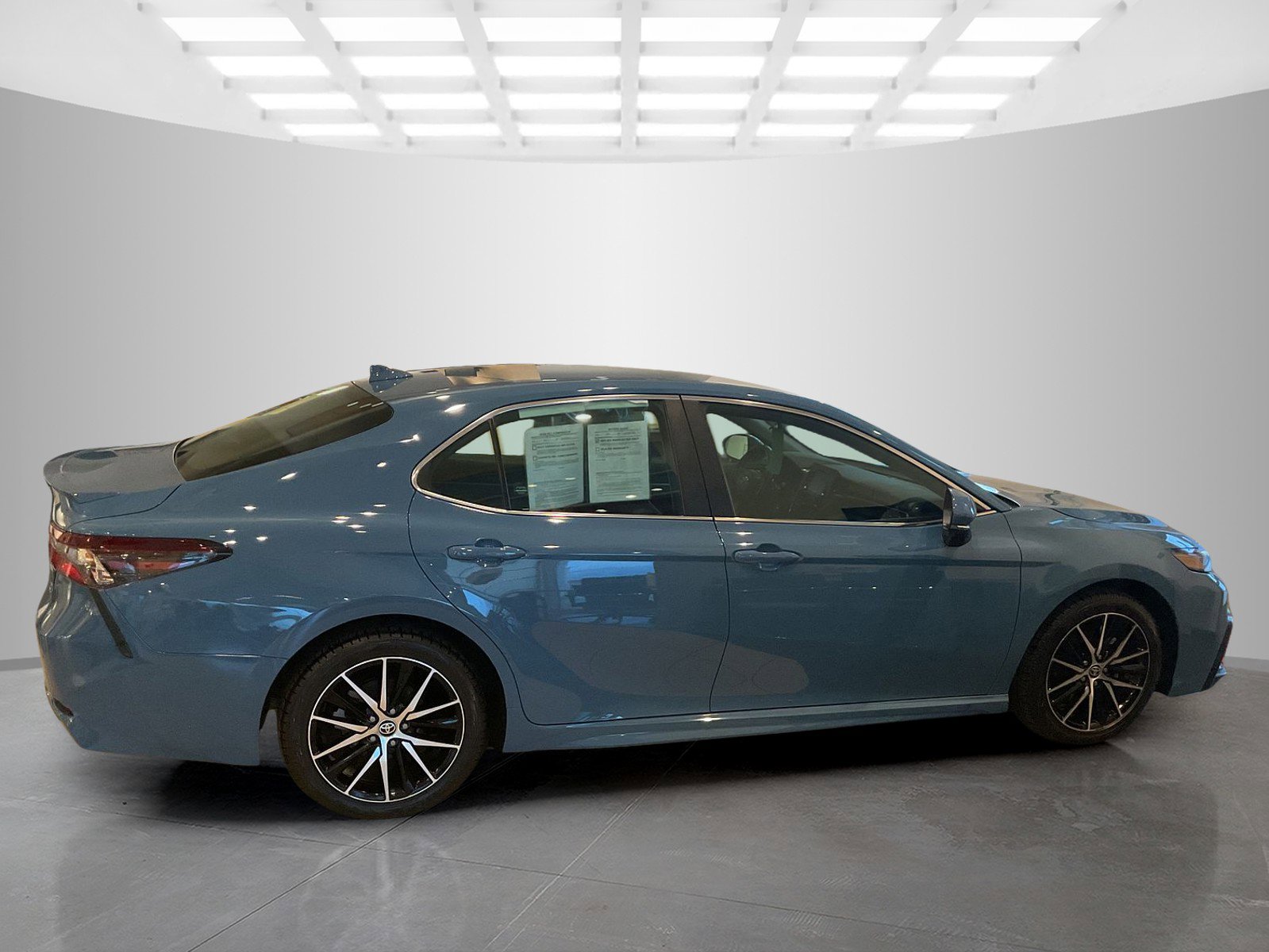 2023 Toyota Camry SE photo 2