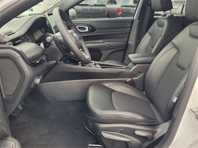 2025 Jeep Compass Latitude photo 10