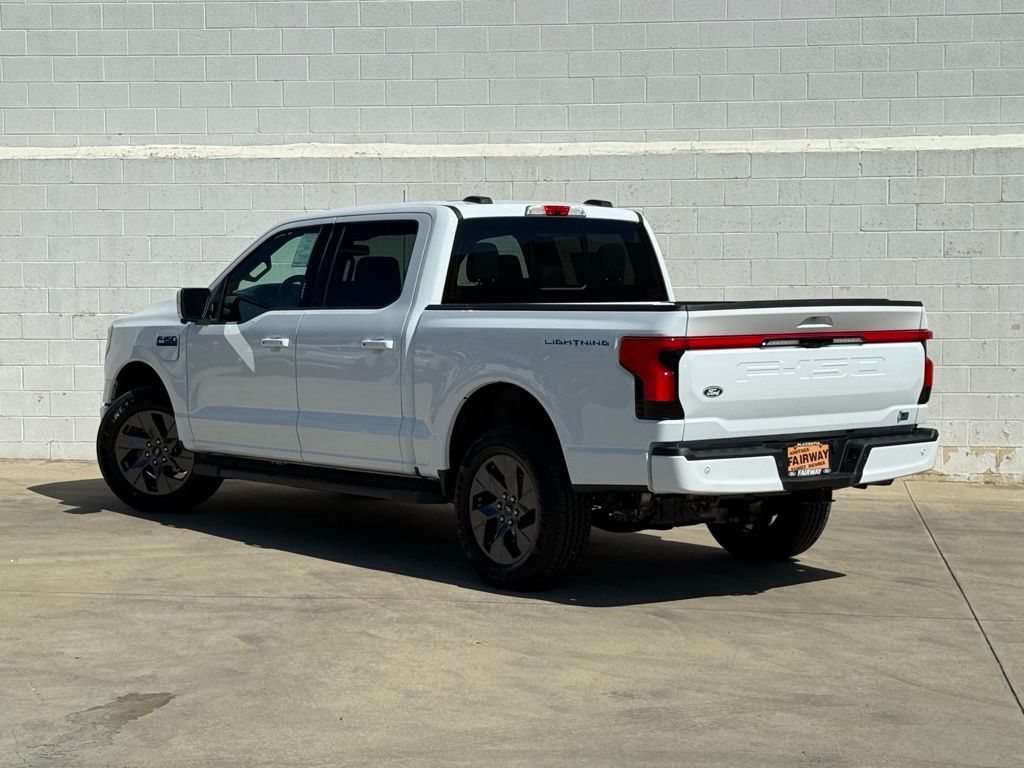 2025 Ford F-150 Lightning Lariat photo 4