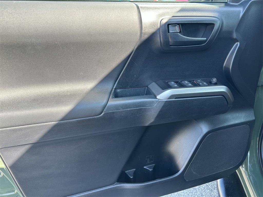 2021 Toyota Tacoma SR5 photo 24