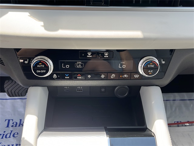 2025 Mitsubishi Outlander PHEV SEL photo 13