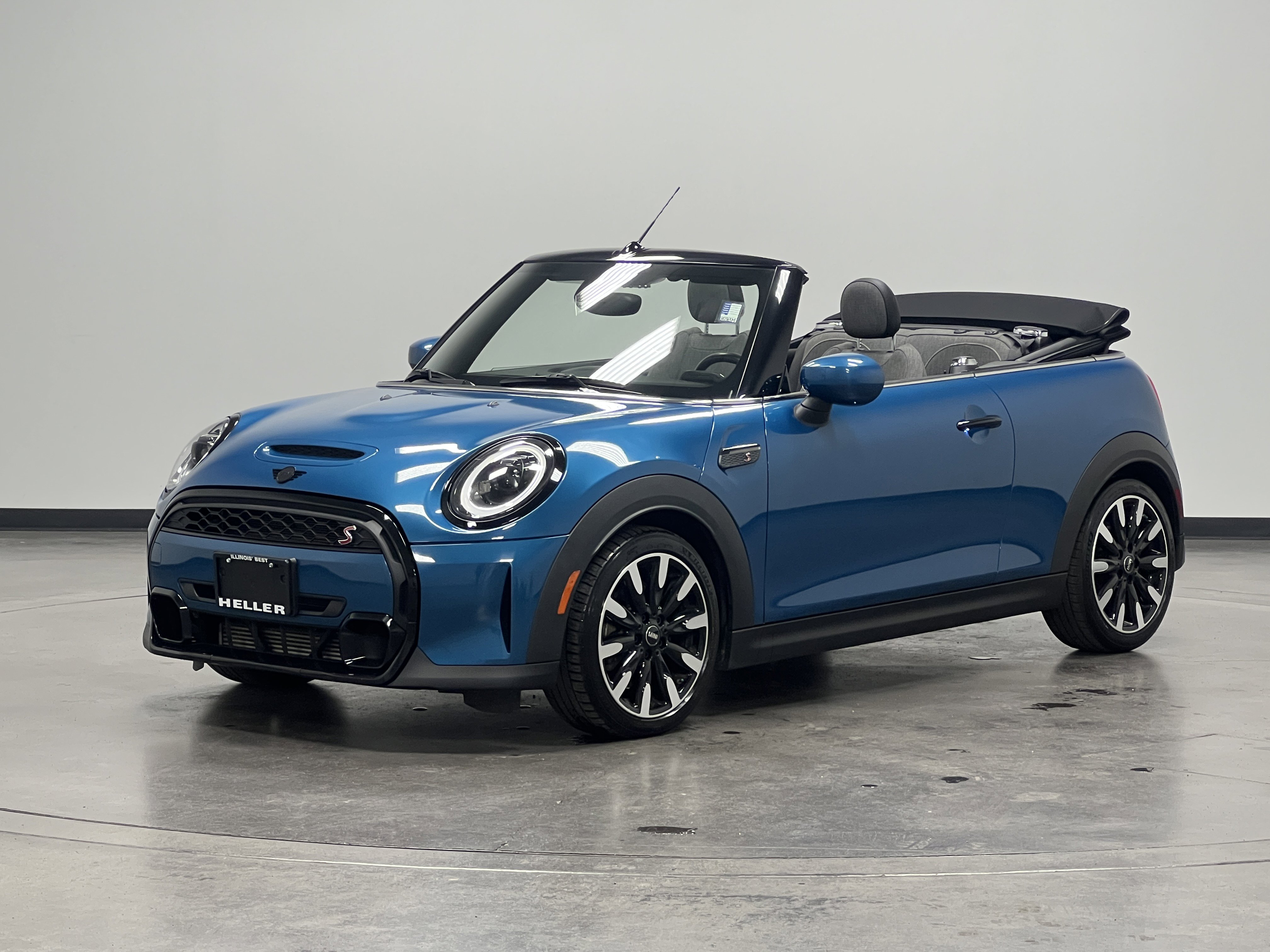 2023 Mini Cooper Convertible S photo 3