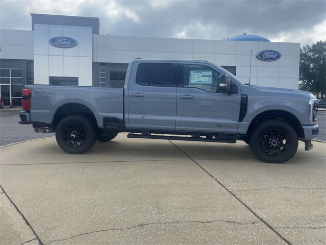 2025 Ford F-350 photo 2