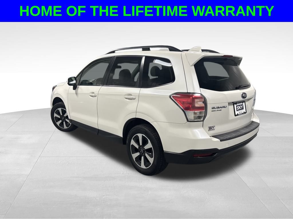 2017 Subaru Forester 2.5i Premium photo 2