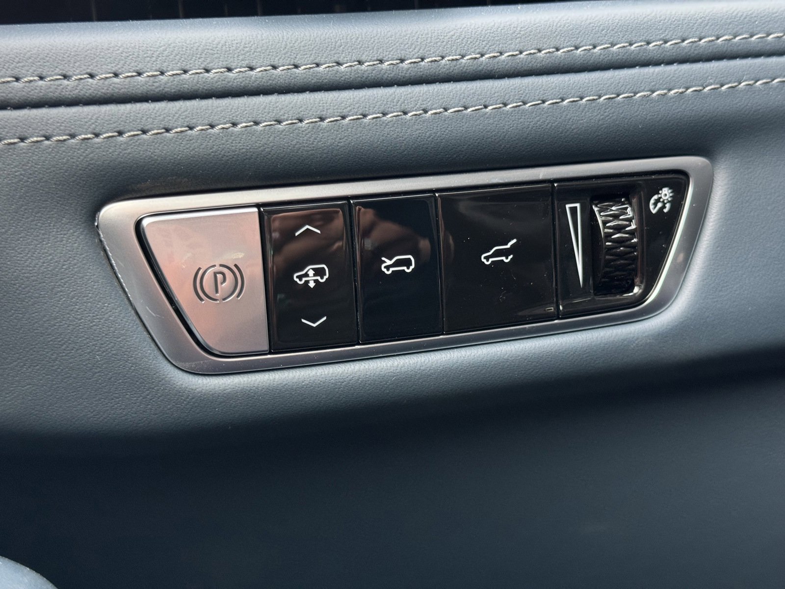 2025 Cadillac Escalade IQ Sport photo 29