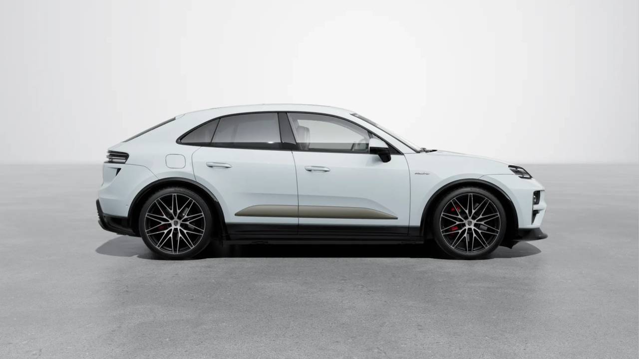 2025 Porsche Macan Turbo Electric photo 4