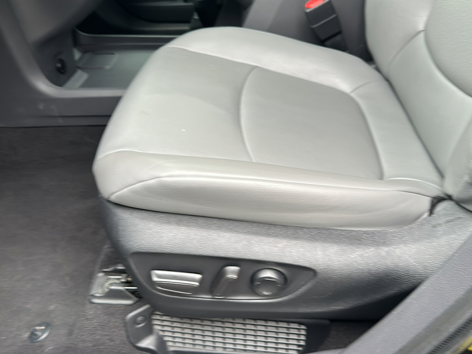 2024 Toyota Sienna XLE photo 7