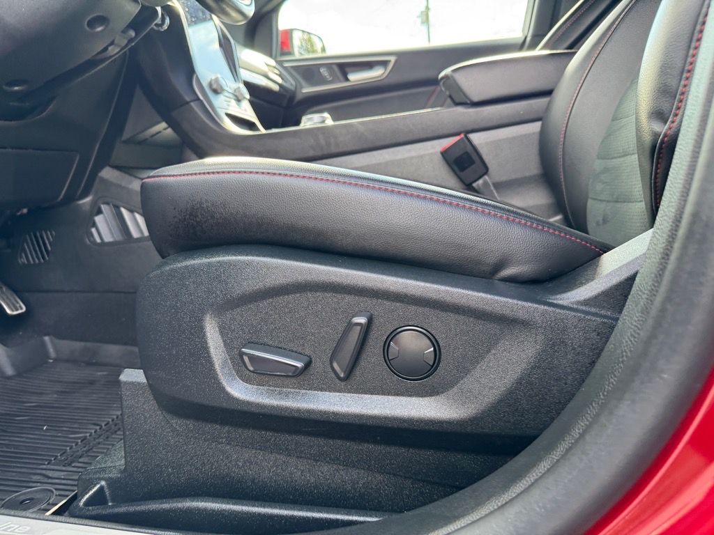 2021 Ford Edge ST photo 14