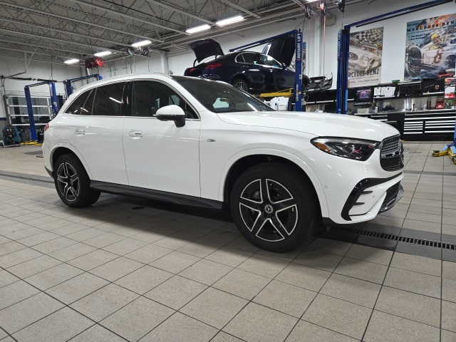 2025 Mercedes-Benz GLC Base's photo