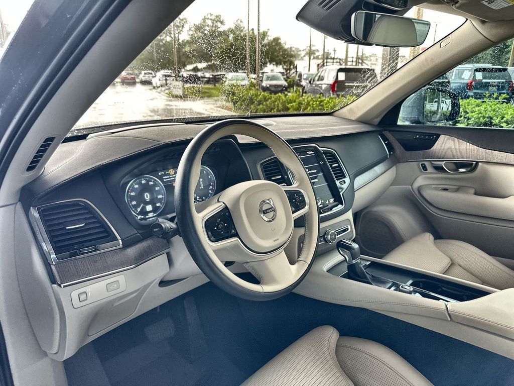 2022 Volvo XC90 T6 Inscription photo 10