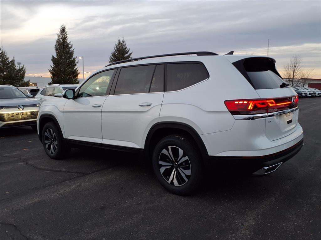 2026 Volkswagen Atlas SE photo 3