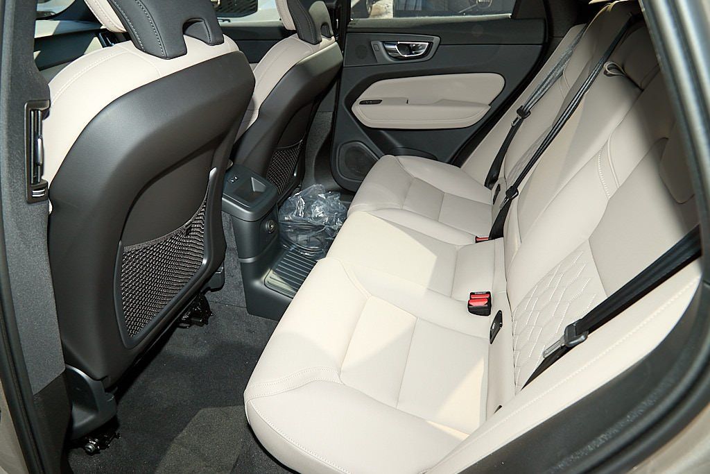 2026 VOLVO XC60 - Image 19