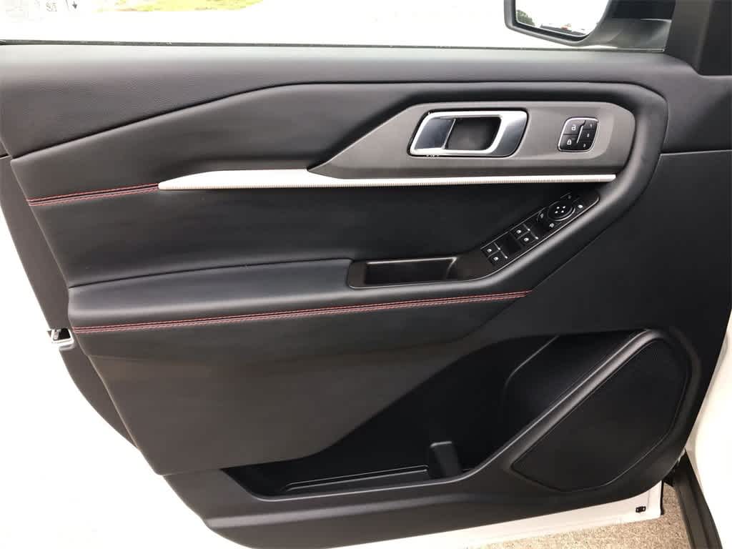 2025 Ford Explorer ST photo 13