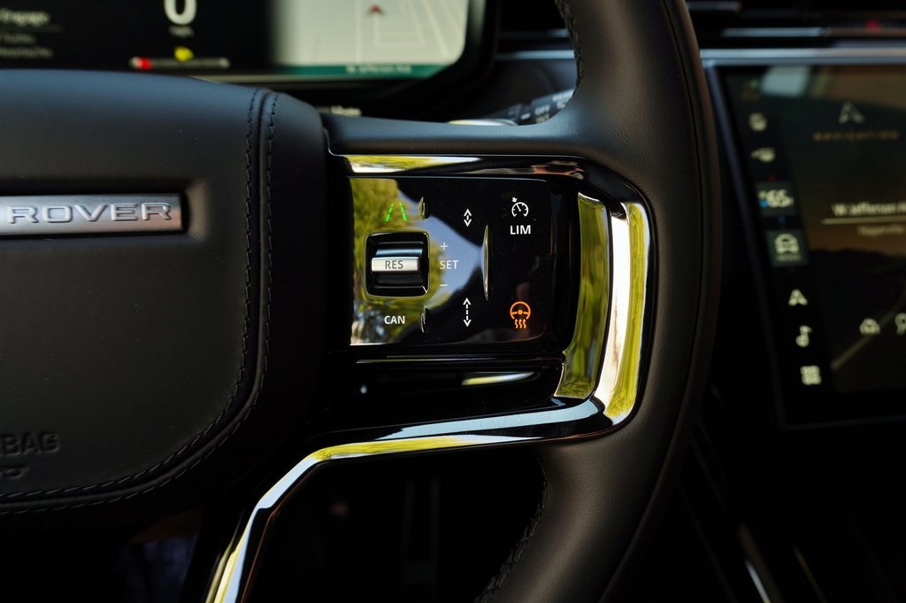 2025 Land Rover Range Rover Sport SE photo 13