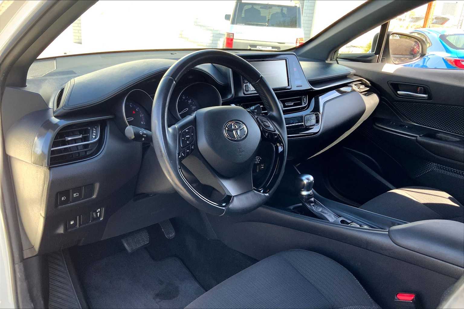 2018 Toyota C-HR XLE photo 15