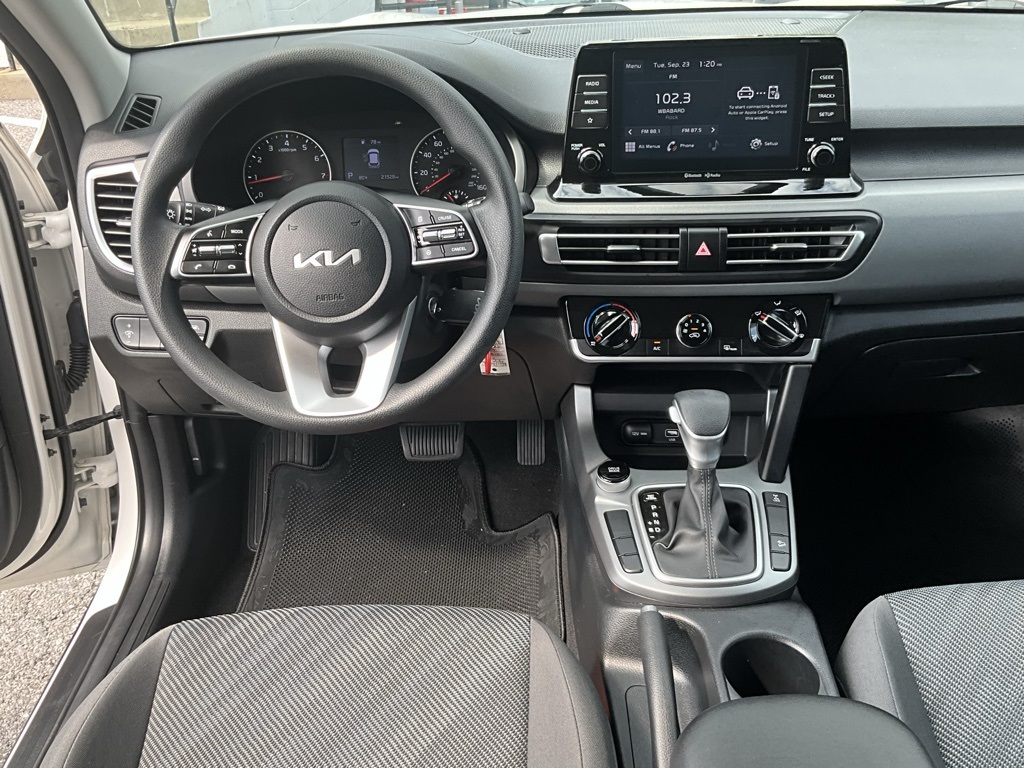 2023 Kia Seltos LX photo 21