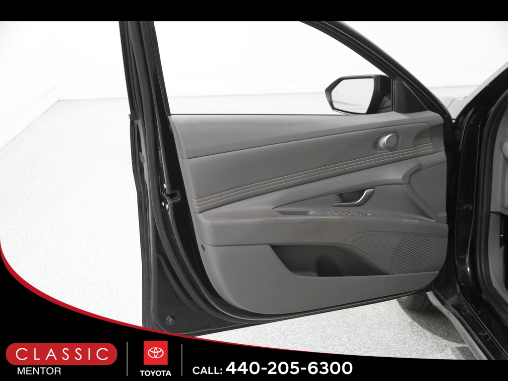 2023 Hyundai Elantra SEL Convenience photo 4