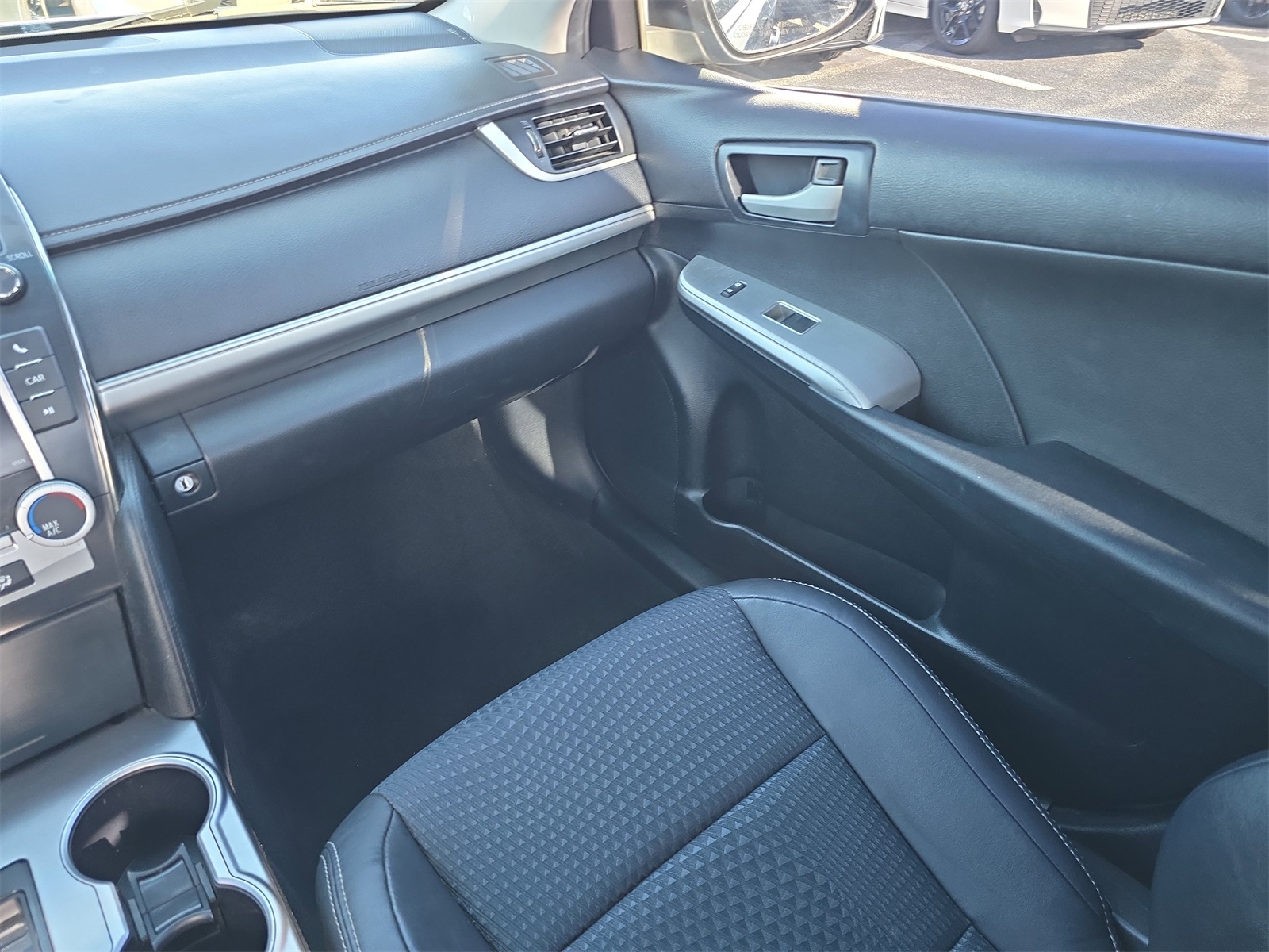 2013 Toyota Camry SE photo 10
